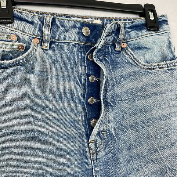 We The free Zuri Hi Rise Buttonfly Mom Jean. Blue Acid Wash. Size 27. - Picture 7 of 15